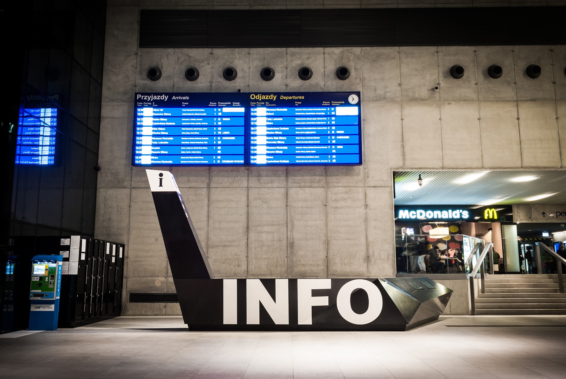 Aldesa - Dynamic Passenger Information in 133 railway stations for PKP