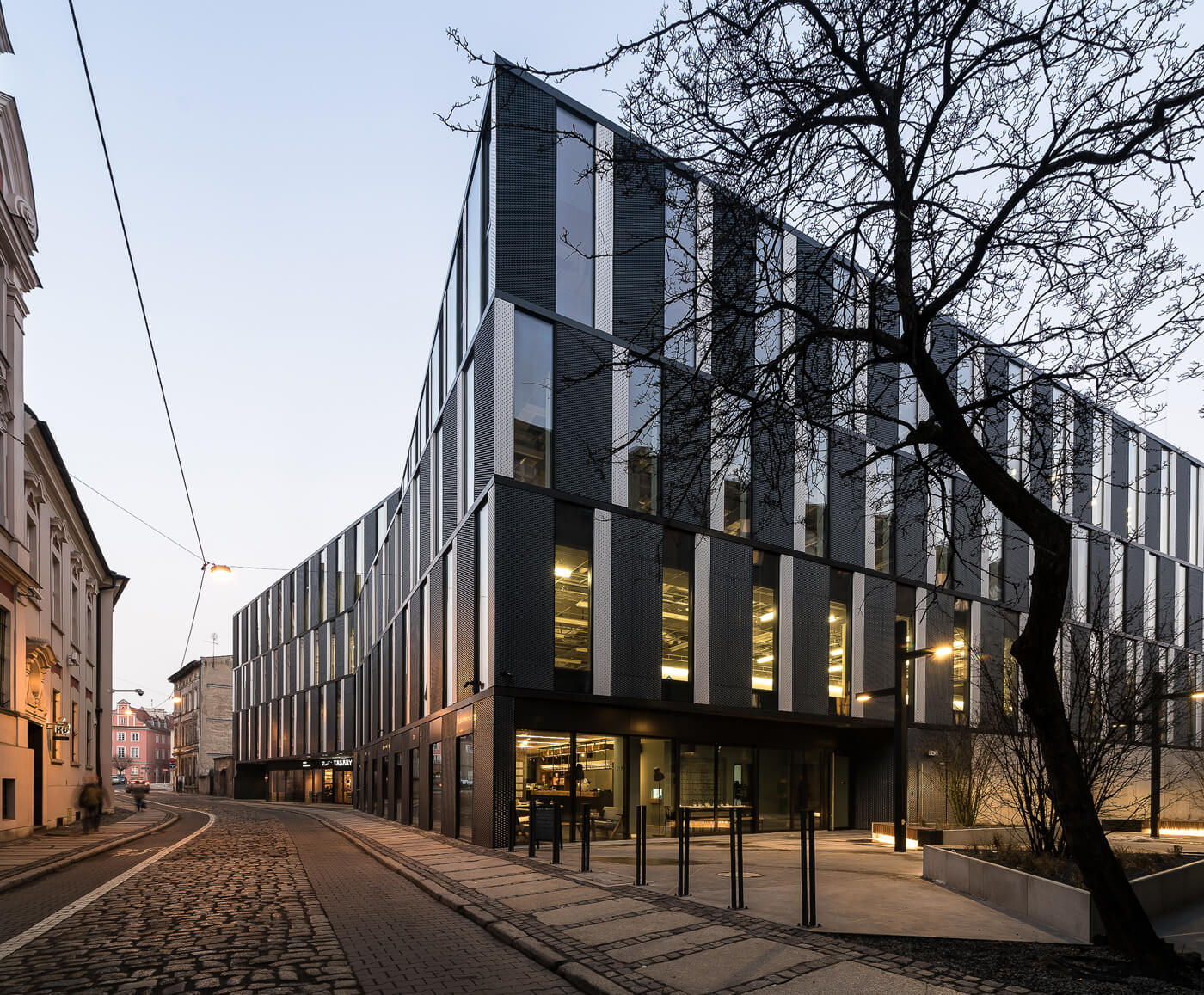Aldesa - Kancelárska budova „Za Bramką“ v Poznani