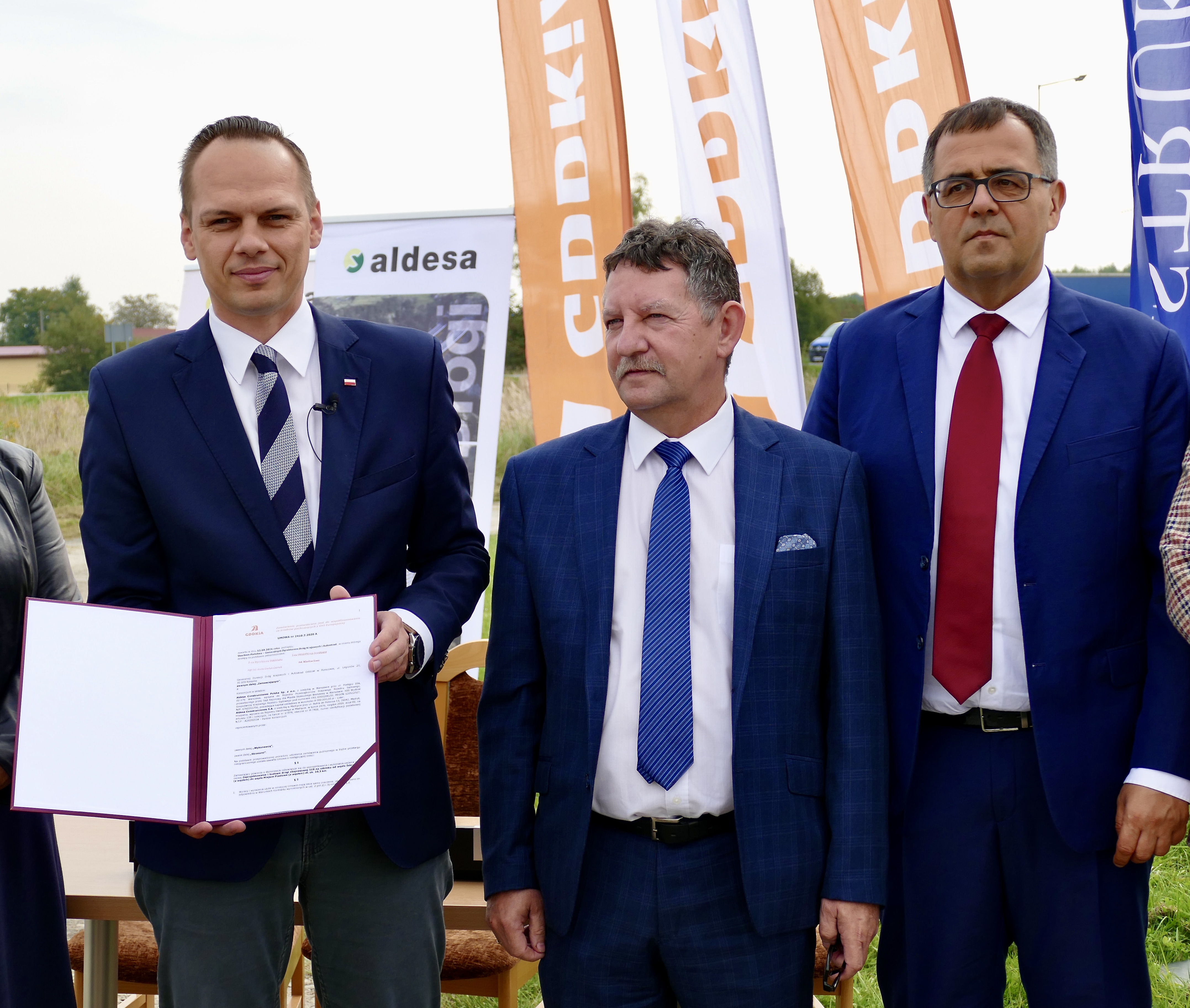 Aldesa - Spoločnosť Aldesa podpísala zmluvu s poľským Generálnym riaditeľstvom pre národné cesty a diaľnice na výstavbu rýchlostnej cesty S19 medzi obcami Iskrzynia a Miejsce Piastowe